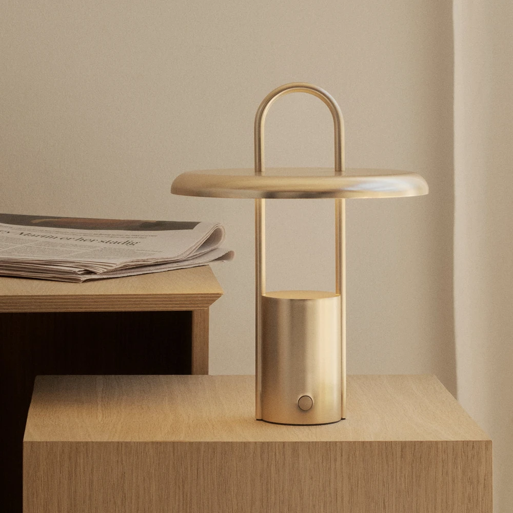 Pier brass table lamp Stelton