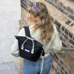 Kind Bag Backpack Black / Noir - sac à dos compact aux couleurs vives