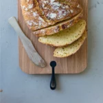 DesignBite Holz-Schneidebrett mit Silikongriff Rechteckig