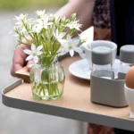 DesignBite Serviertablett aus Metall Grau mit Korkmatte