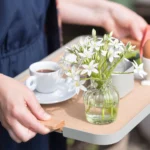 DesignBite Serviertablett aus Metall Grau mit Korkmatte