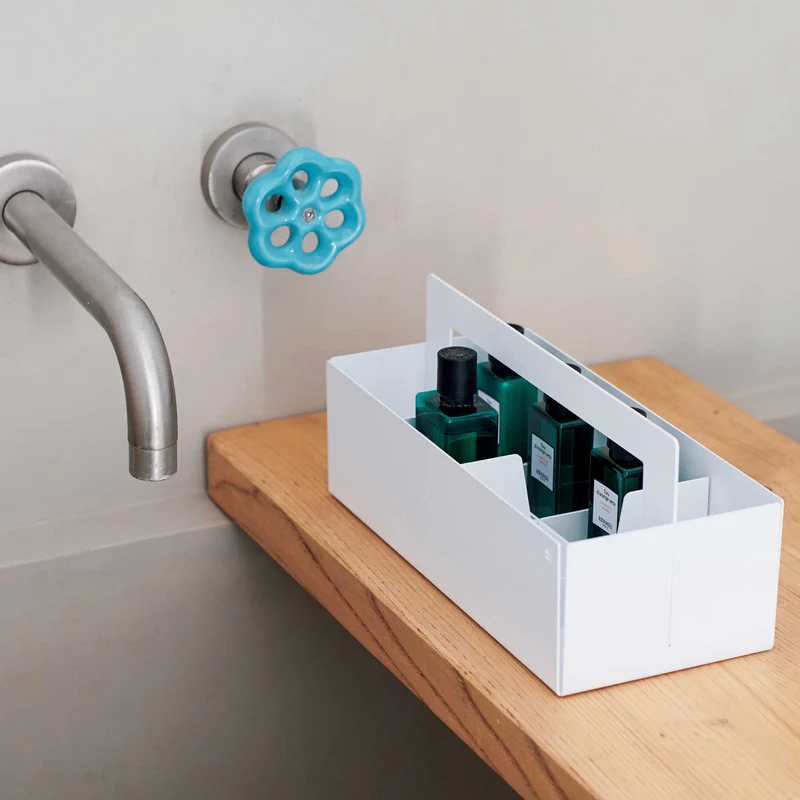 Toolbox blanc dans appartement