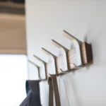 Yamazaki Wandgarderobe Rin aus Metall und Holz in silber