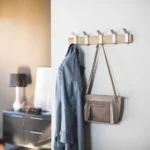 Yamazaki Wandgarderobe Rin aus Metall und Holz in silber