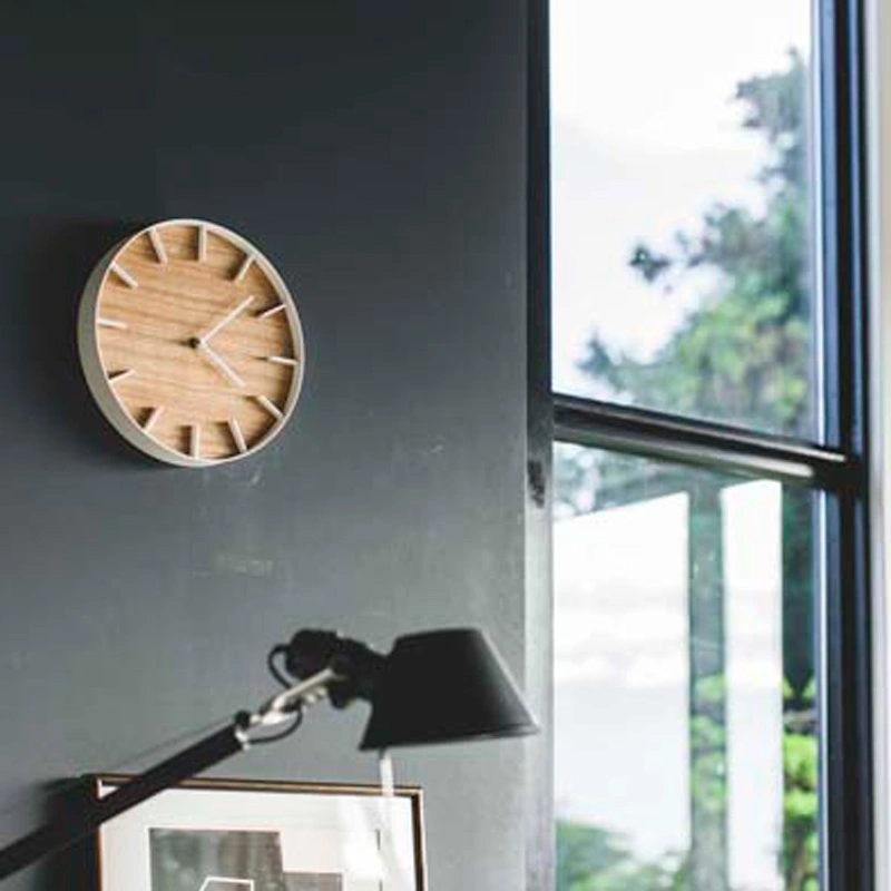 Yamazaki Wanduhr Rin aus Holz und Metall in weiss