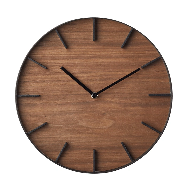 Yamazaki Wanduhr Rin aus Holz und Metall in schwarz