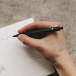 Stylo hibou noir avec motif de cœur