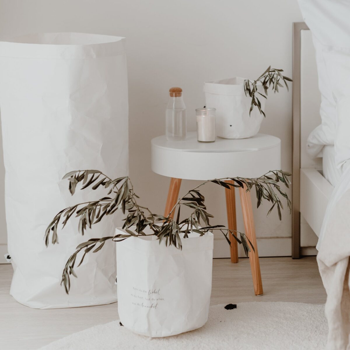 Owl cut paperbag in white with saying