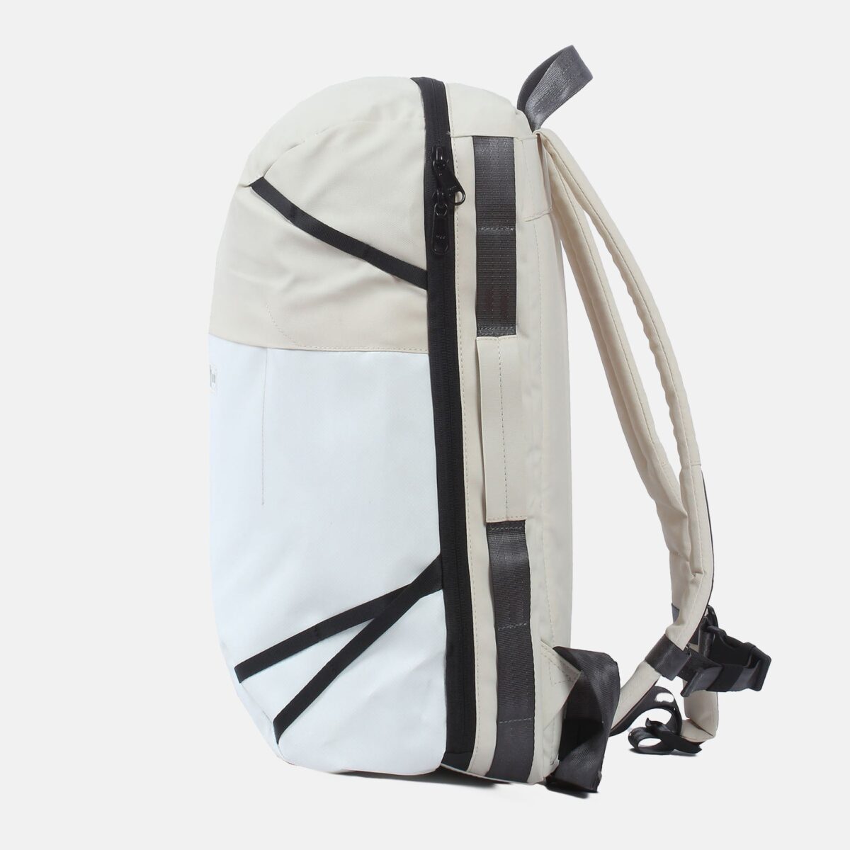 Navoc 7.1 Rucksack in der Farbe weiss auf weissem Hintergrund
