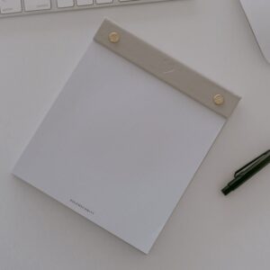 Refillable heart notepad