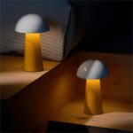 Kreafunk Tischleuchte Bello in gelb leuchtend