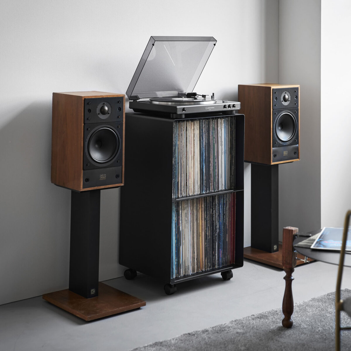 Schallplatten-Regal mit Rollen TOWER