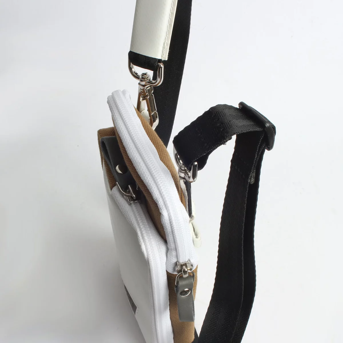 7clouds Hady 7.1 Weiss-Khaki, Detailansicht 6 | One Horizon