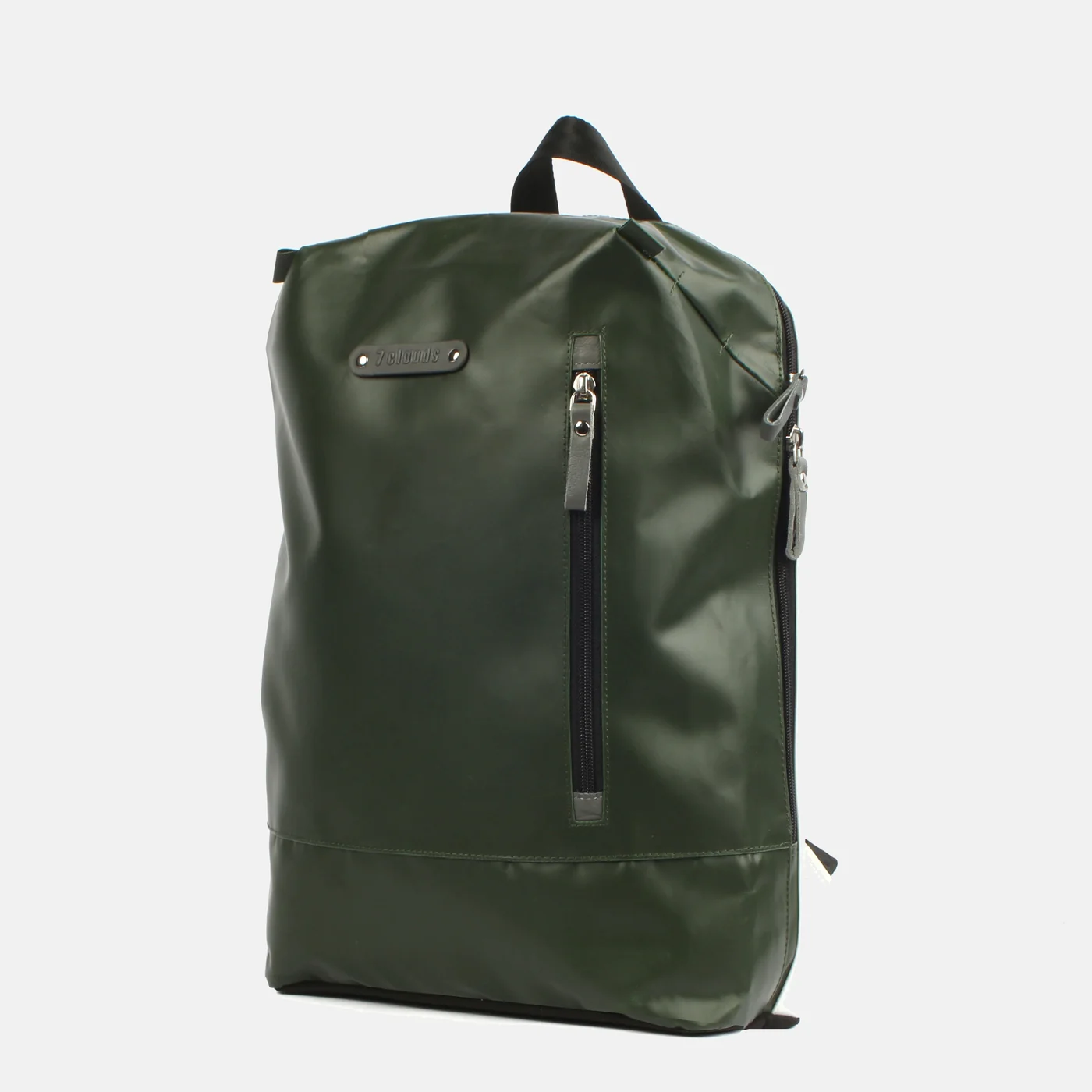 7clouds Novis 7.1 Rucksack aus Bootabdeckungsplane in Dschungelgrün-Weiss, Schrägansicht