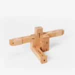 Areaware Cubebot Micro Holzroboter Natur, Detailansicht 4 | One Horizon
