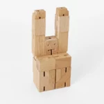 Areaware Cubebot Small Holzroboter, Detailansicht 2 | One Horizon