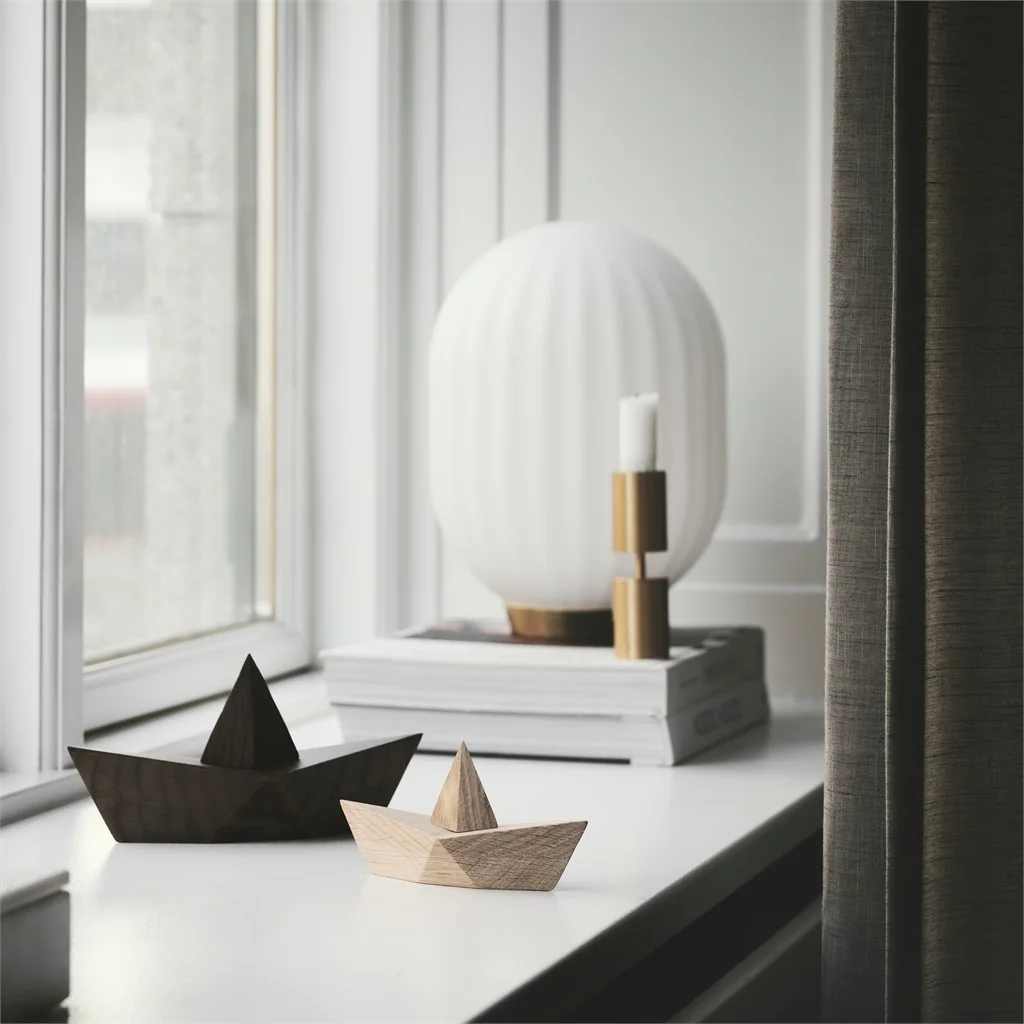 Boyhood Admiral Gross Smoked Oak, Detail View 2 | One Horizon