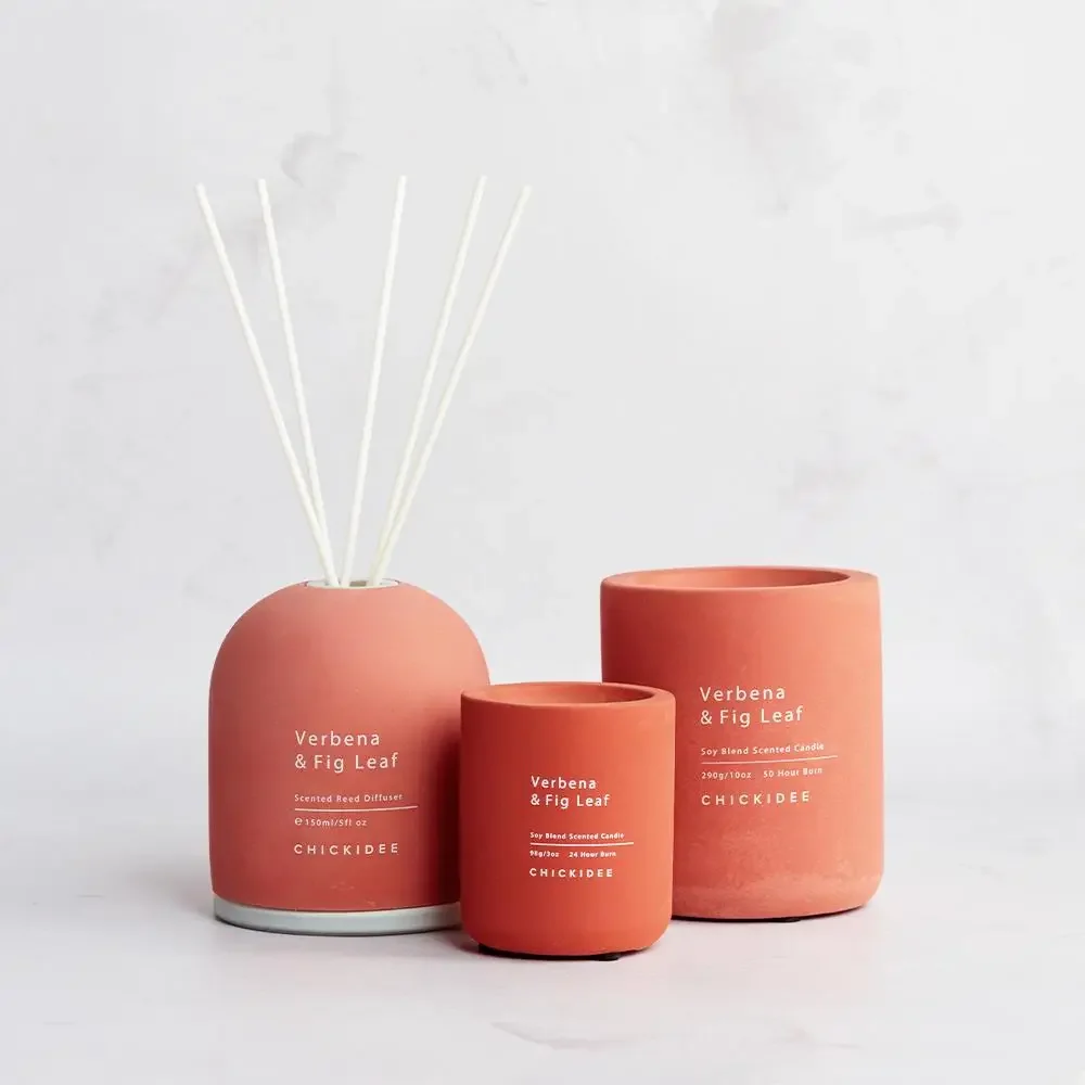 Chickidee Homeware Ltd Betonkerze Eisenkraut & Feigenblatt, Detailansicht 2 | One Horizon