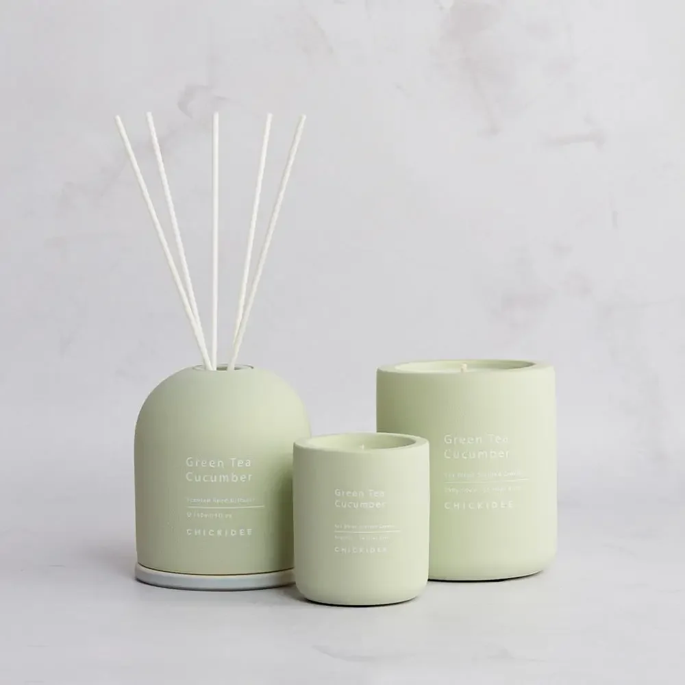 Chickidee Homeware Ltd Betonkerze Grüner Tee & Gurke, Detailansicht 2 | One Horizon