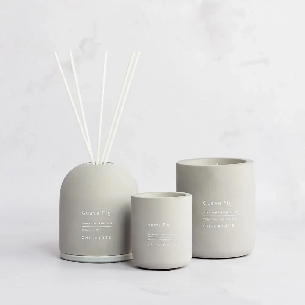Chickidee Homeware Ltd Betonkerze Guave & Feige, Detailansicht 2 | One Horizon