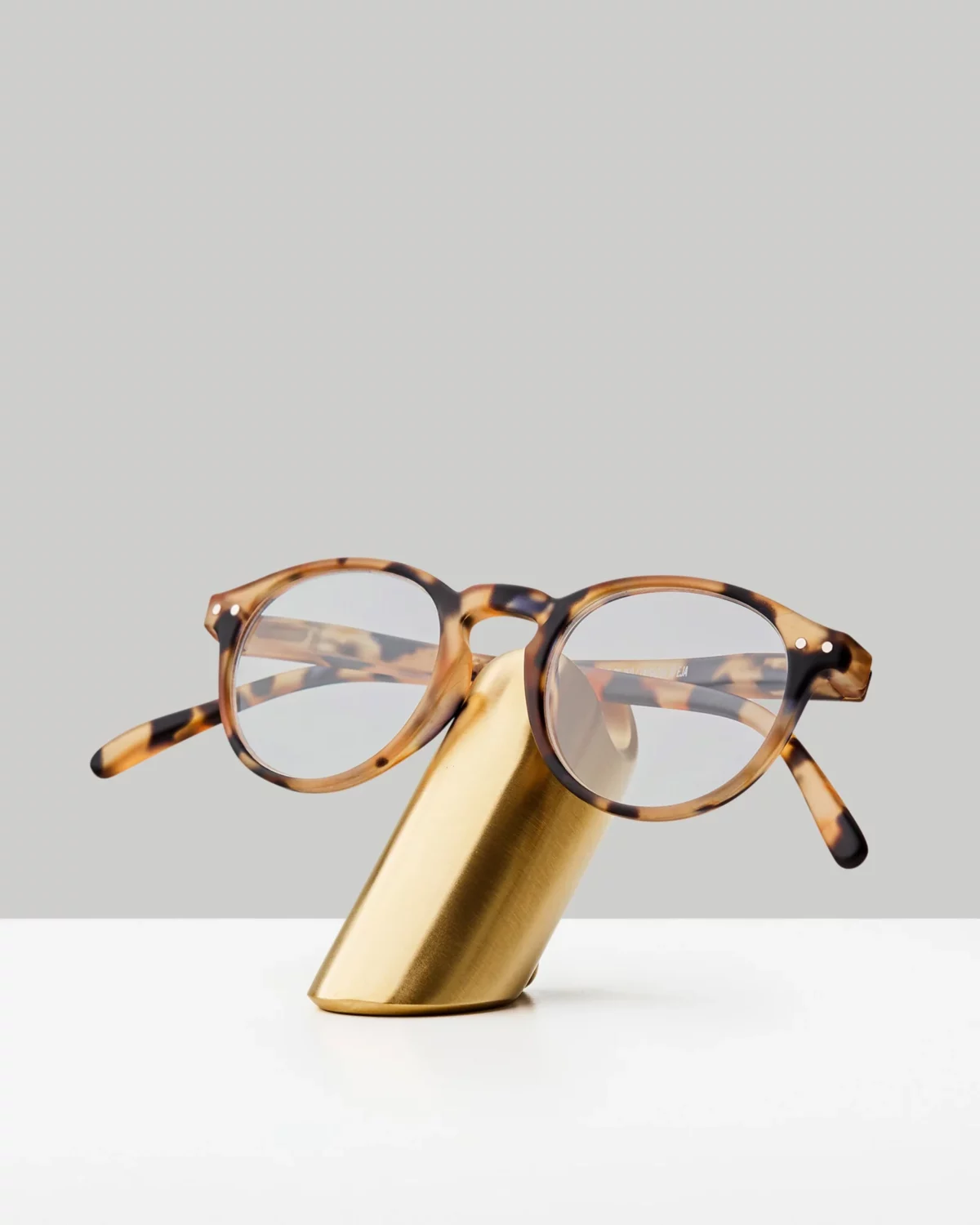 Présentoir Craighill Eyewear en laiton, vue détaillée 2 | One Horizon