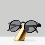 Présentoir Craighill Eyewear en laiton, vue détaillée 3 | One Horizon
