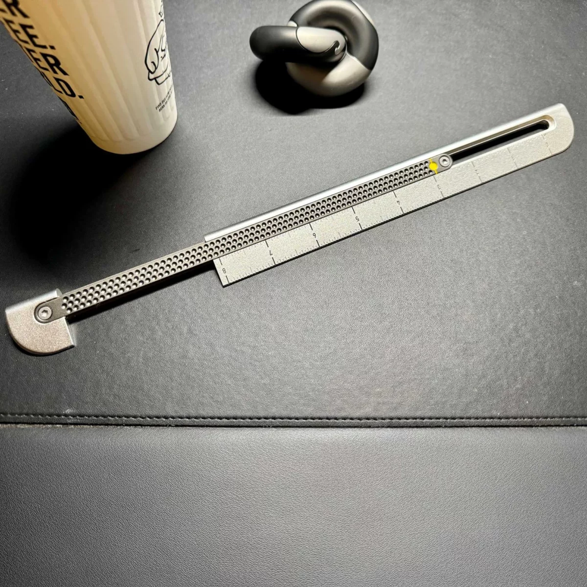 Règle en aluminium Craighill Metrolog, vue détaillée 2 | One Horizon