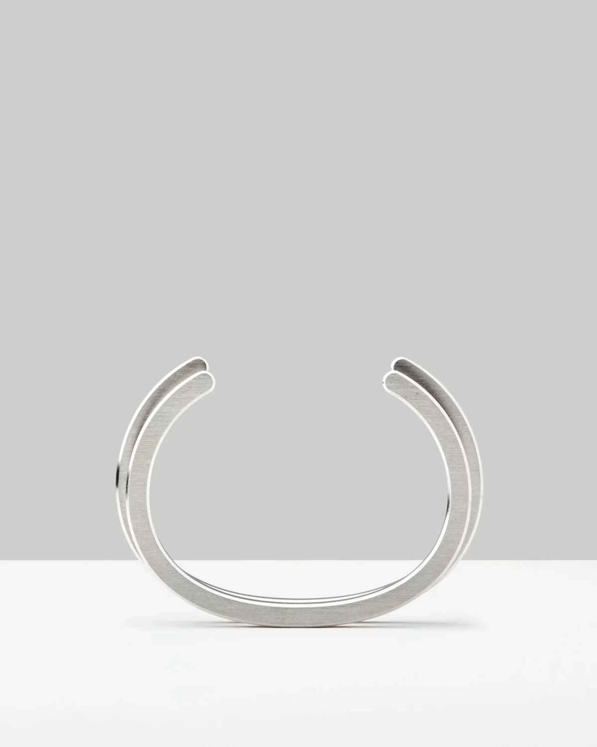 Craighill Radial Cuff en acier inoxydable, taille XL, vue détaillée 2 | One Horizon