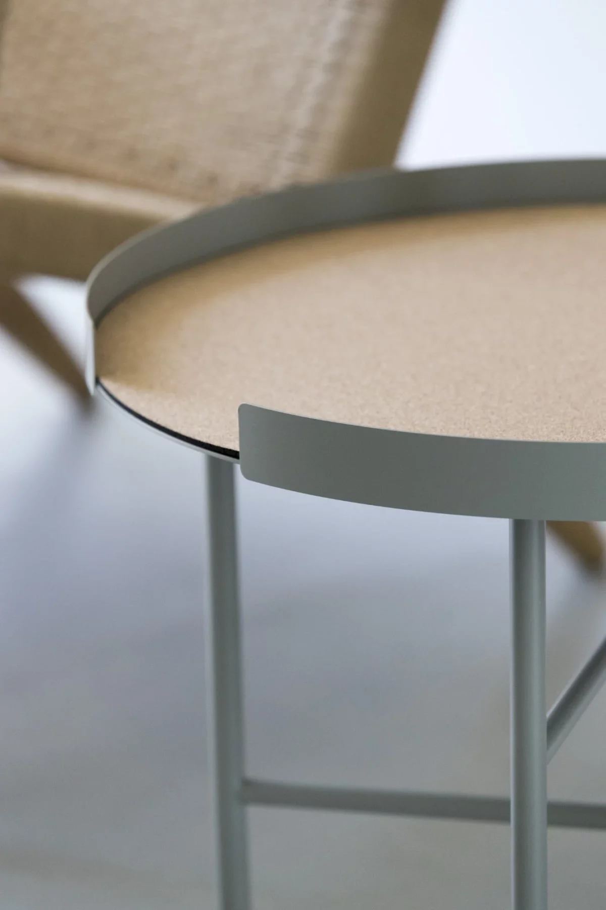 DesignBite : table d'appoint et de salon ronde, bleue, vue détaillée 3 | One Horizon