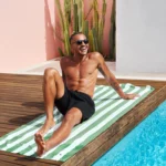 Serviette de plage Dock & Bay CABANA XL Kaki, vue détaillée 2 | One Horizon