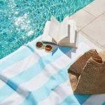 Serviette de plage Dock & Bay CABANA XL Light Blue, vue détaillée 2 | One Horizon