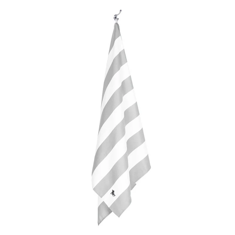 Serviette de plage Dock & Bay CABANA XL Light Grey, vue détaillée 4 | One Horizon