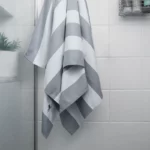 Serviette de plage Dock & Bay CABANA XL Light Grey, vue détaillée 5 | One Horizon