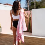 Serviette de plage Dock & Bay CABANA XL rose clair, vue détaillée 6 | One Horizon