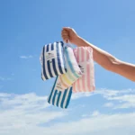 Serviette de plage Dock & Bay CABANA XL Navy, vue détaillée 6 | One Horizon