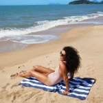 Serviette de plage Dock & Bay CABANA XL Navy, vue détaillée 11 | One Horizon