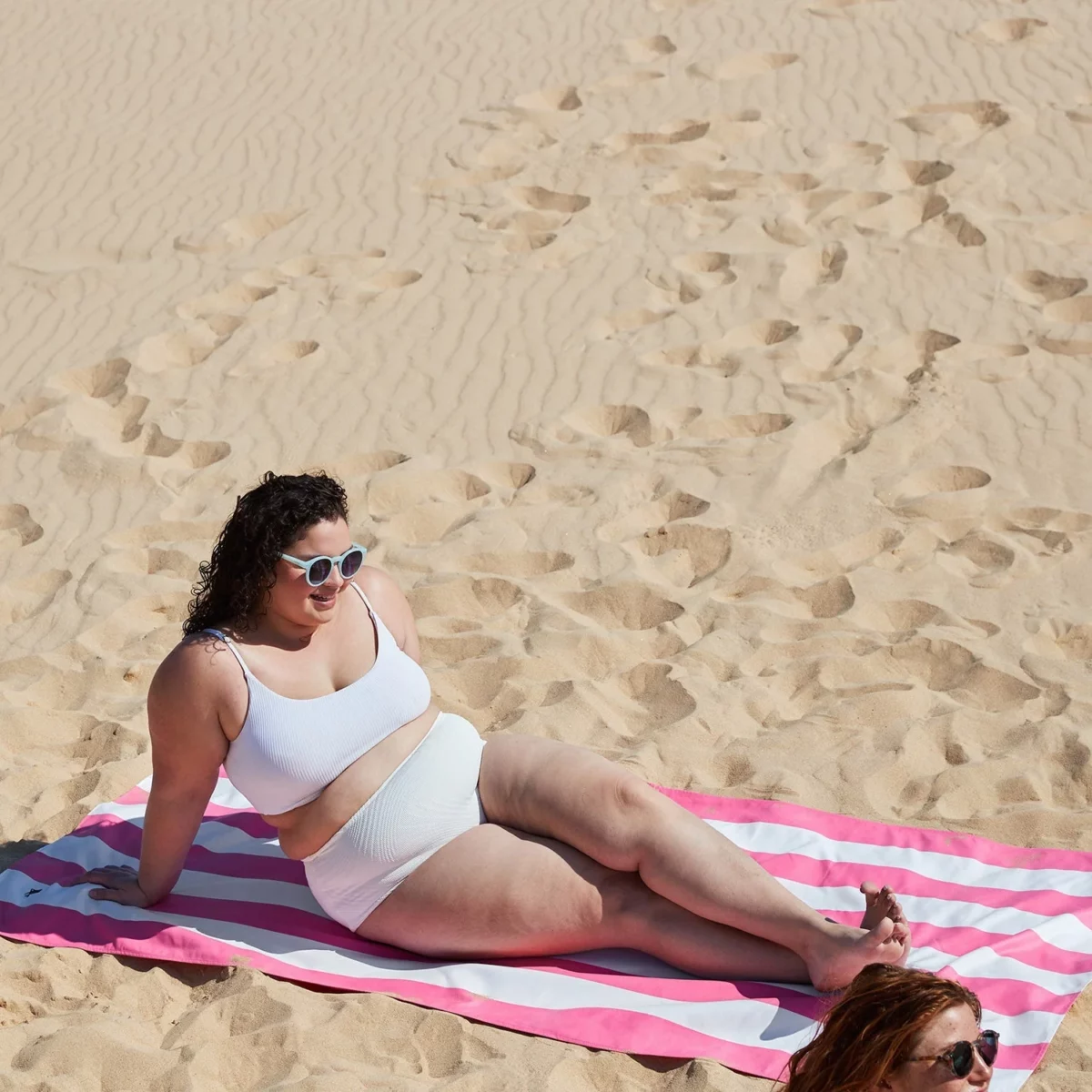 Serviette de plage Dock & Bay CABANA XL rose, vue détaillée 4 | One Horizon