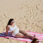 Serviette de plage Dock & Bay CABANA XL rose, vue détaillée 4 | One Horizon