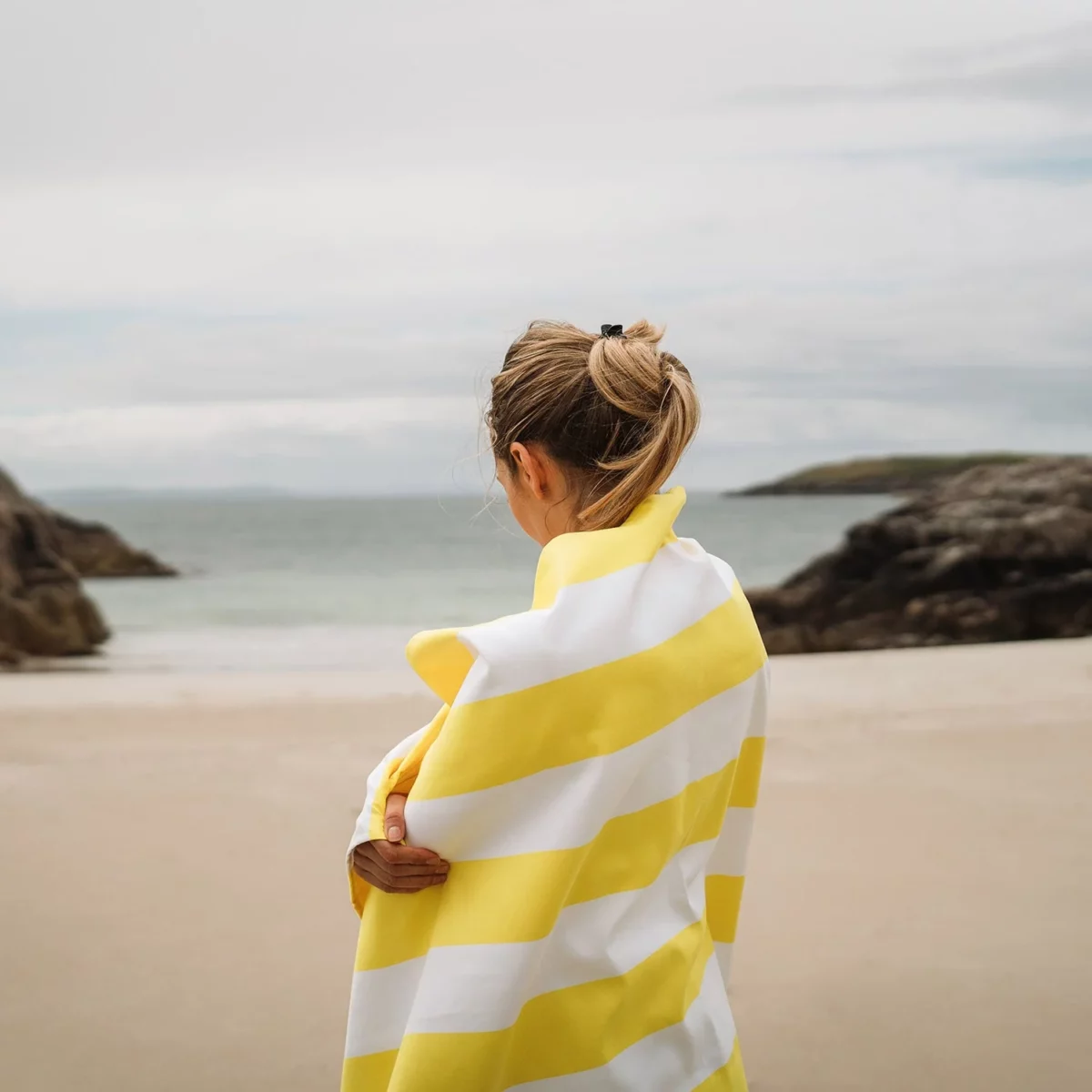 Serviette de plage Dock & Bay CABANA XL Yellow, vue détaillée 10 | One Horizon