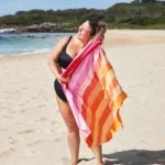 Serviette de plage Dock & Bay SUMMER XL Miami Sorbet, vue détaillée 7 | One Horizon