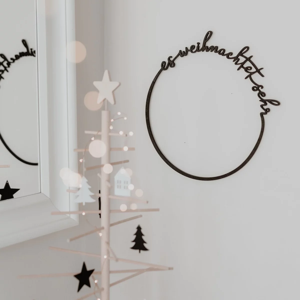 Eulenschnitt Holzkranz - Es weihnachtet sehr, Detailansicht 4 | One Horizon