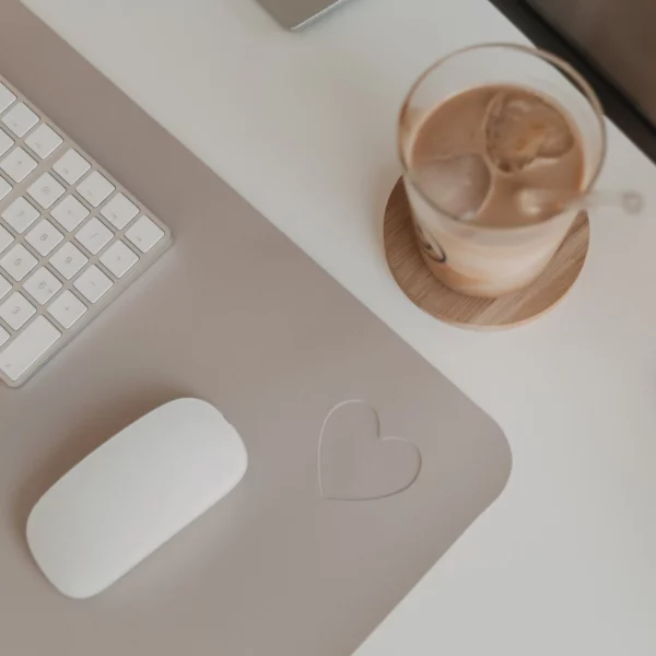 Desk pad heart beige