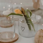 Vase en verre « Eulenschnitt » de taille moyenne, motif cœur, vue détaillée n° 7 | One Horizon