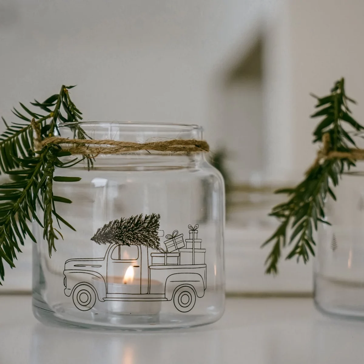 Medium-Sized Glass Vase with Owl Design and Christmas Car | One Horizon