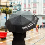 Parapluie Fisura « Fucking Rain » noir, vue détaillée 6 | One Horizon