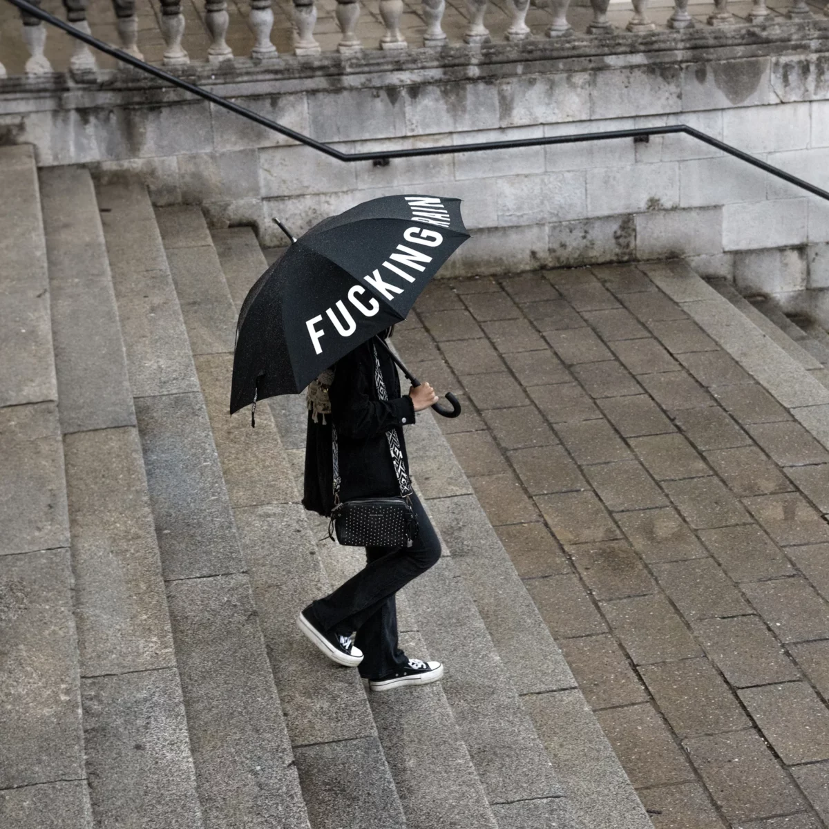 Parapluie Fisura « Fucking Rain » noir, vue détaillée 10 | One Horizon