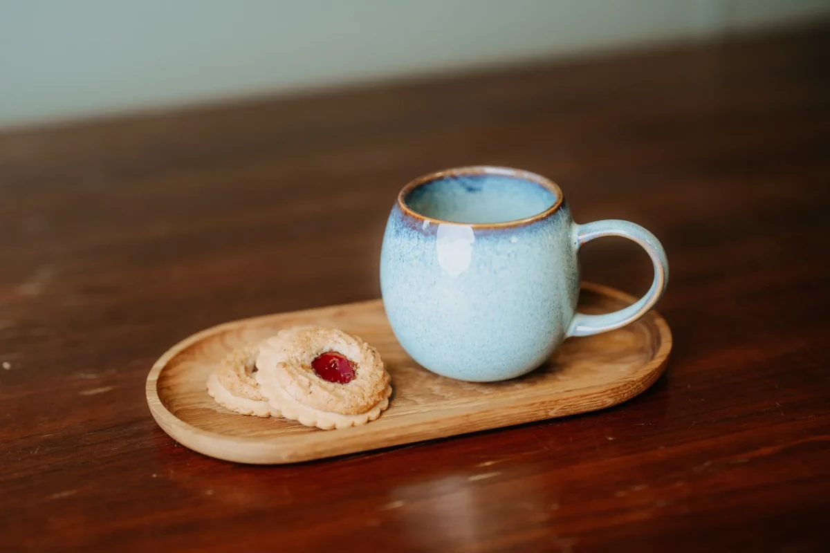 Assiette en bois Kadastar, ovale, petite, en chêne, vue détaillée 2 | One Horizon