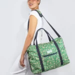 Sac de voyage pour enfant « Abstract Flowers » - Vert + Rose, vue détaillée 8 | One Horizon