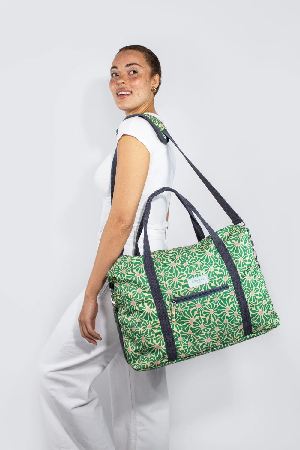 Sac de voyage pour enfant « Abstract Flowers » - Vert + Rose, vue détaillée 8 | One Horizon