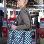 Sac de voyage pour enfant Checkerb. Bleu sarcelle et beige, vue détaillée 2 | One Horizon